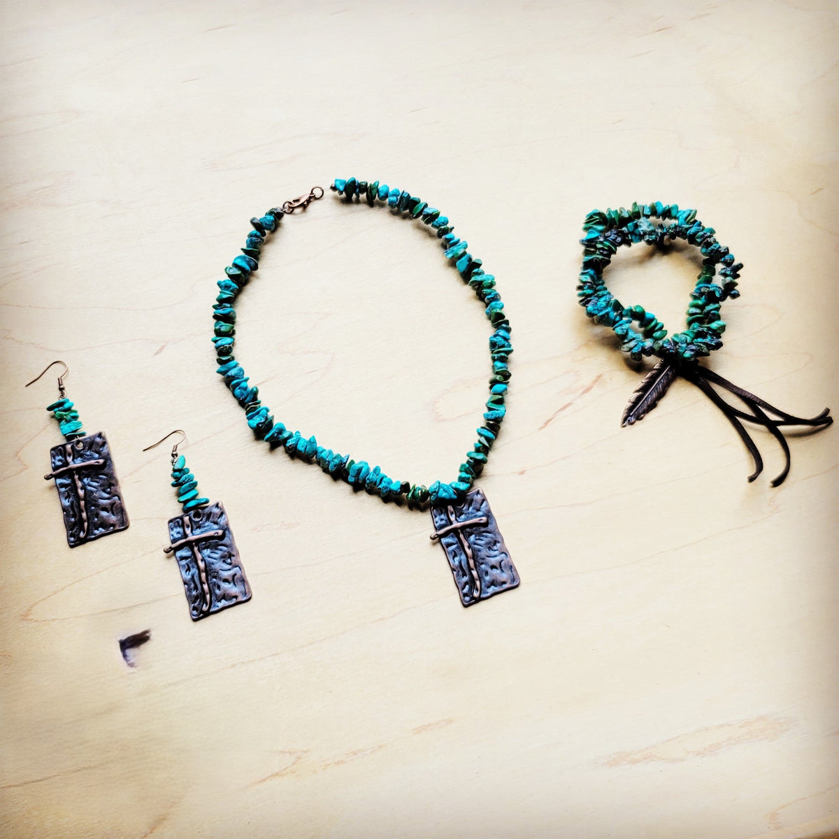 **Natural Turquoise Collar Necklace w/ Cross Pendant 258y